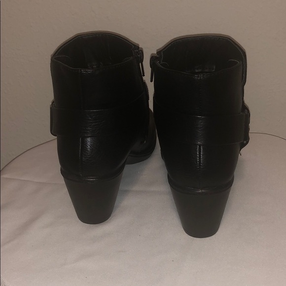 Easy Street Bailey Bootie - Picture 4 of 5